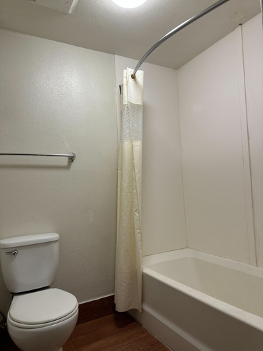 Bathroom 3, Beachside Inn Motel, Orange
