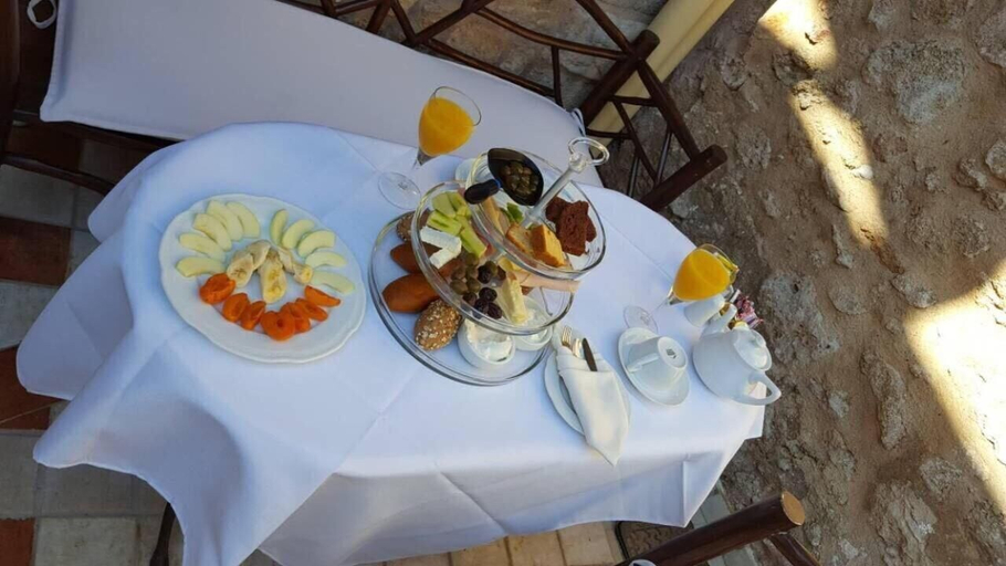 Food & Drinks 5, Petrino, South Aegean