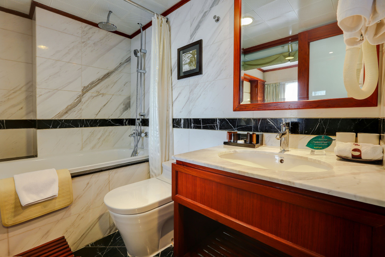 Bathroom 4, Conifer Boutique Hotel, Hoàn Kiếm