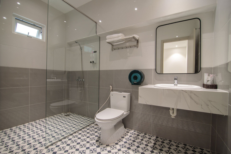 Bathroom 4, Bin Bin Hotel 8 - Near Sunrise City, District 7