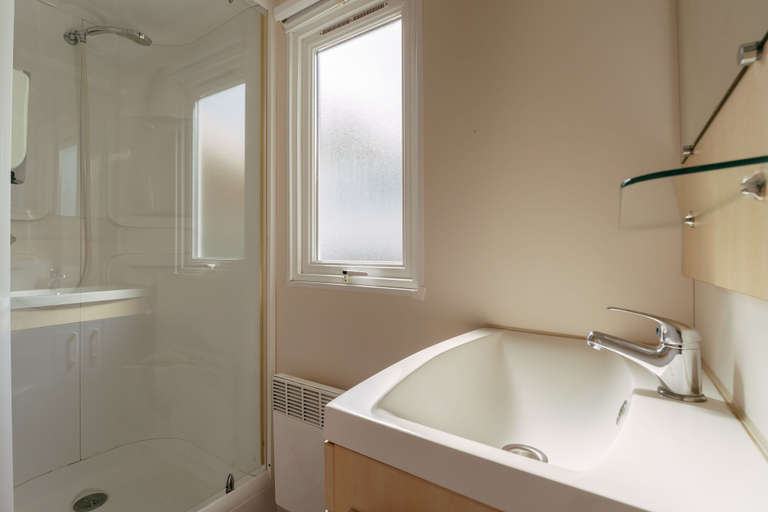 Bathroom 4, VVF Pointe Bretagne, Argol, Finistère
