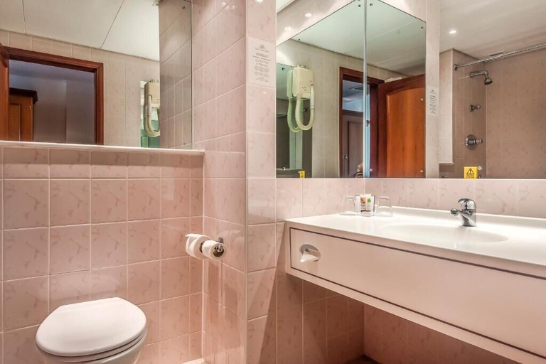 Bathroom 4, The Coppid Beech Hotel, Bracknell Forest