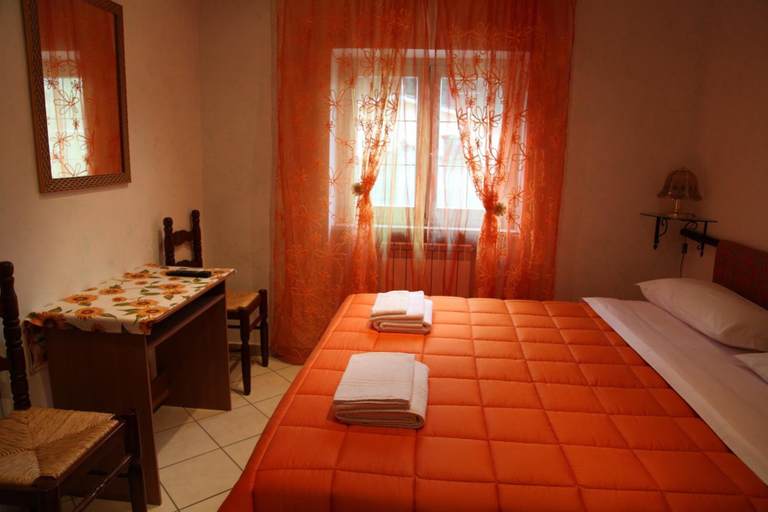 Bedroom 4, B&B Casa del Girasole, Rome