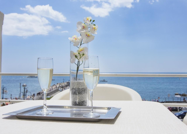 Others 5, Hotel Fontana, Salerno