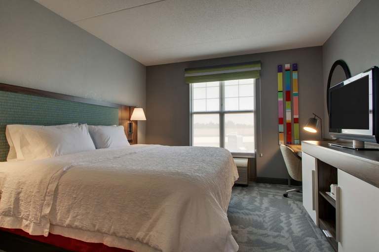 Bedroom 2, Hampton Inn & Suites Chicago/Aurora, Kane