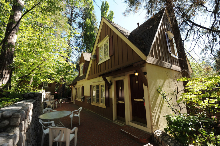 Exterior & Views 1, Saddleback Inn, San Bernardino