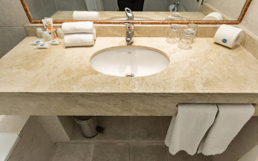 Bathroom 4, Nahuel Huapi, Bariloche