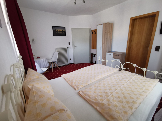Bedroom 3, Haus am Kurpark, Hof