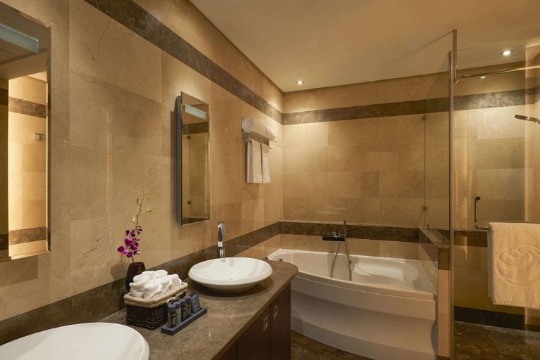 Bathroom 5, Safir Fintas Kuwait Hotel