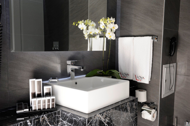 Bathroom 5, Lova Hotel SPA, Merkez