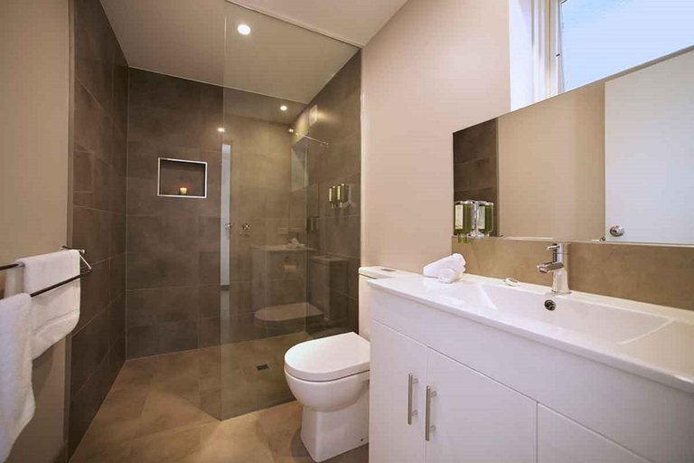 Bathroom 4, Boathouse Resort Studios & Suites, Melbourne