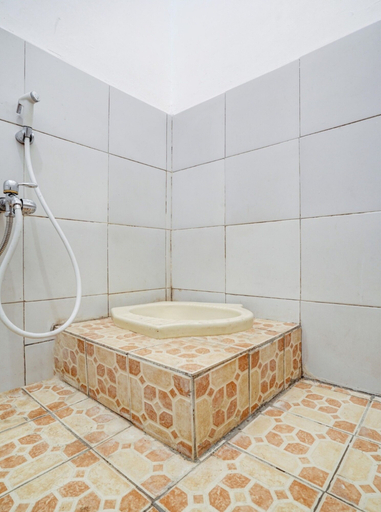Bathroom 4, Hotel O Pondok Sabaraya Cileunyi Syariah, Bandung