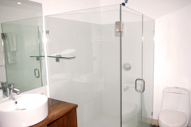 Bathroom 5, La Vela Boutique Hotel, Aguirre