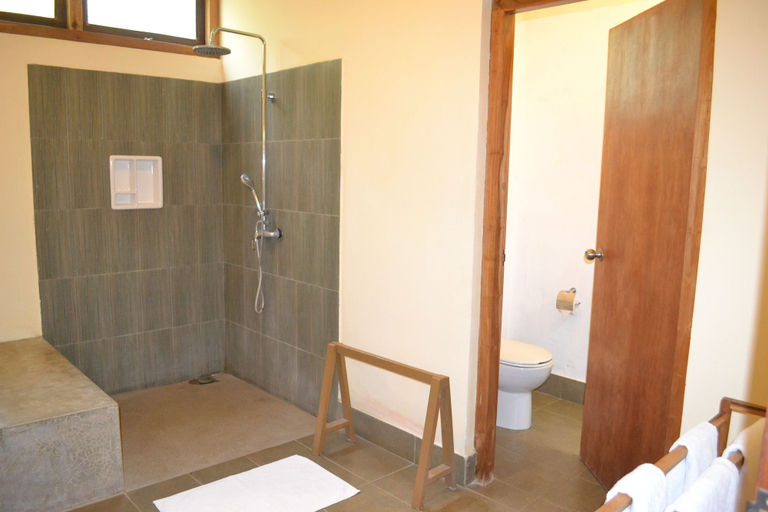Bathroom 4, Giman Free Beach Resort, Koralai Pattu North
