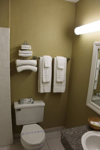 Bathroom 3, Inn@Bayshore, San Mateo
