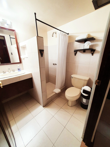 Bathroom 5, Hotel Mango, Alajuela