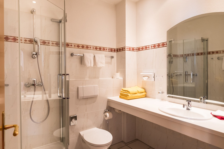 Bathroom 5, Das 53° Hotel, Ammerland