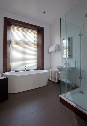 Bathroom, Penrhiw Priory, Pembrokeshire
