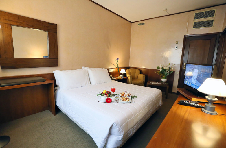 Bedroom 2, Hotel Royal Palace, Messina