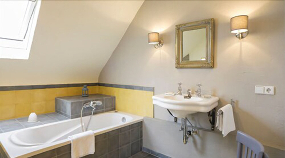 Bathroom 5, Hotel de Charme Zum Schiff, Rastatt