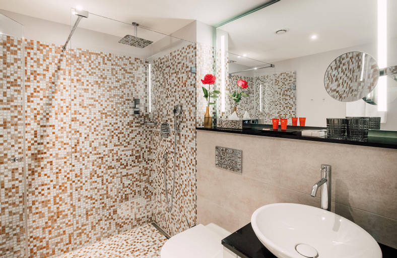 Bathroom 15