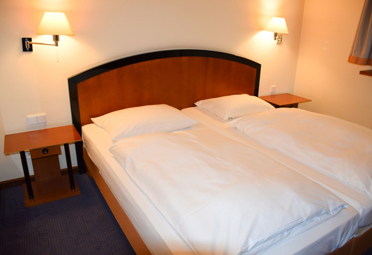 Bedroom 4, City Hotel Dresden Radebeul, Meißen