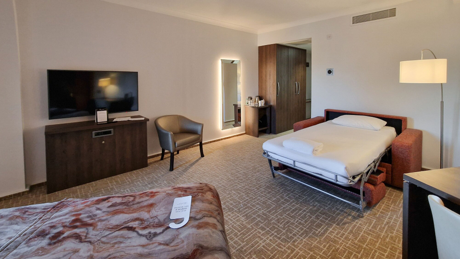 Bedroom 3, The Coppid Beech Hotel, Bracknell Forest