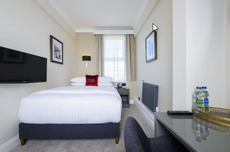 Bedroom 3, The Metropole Hotel