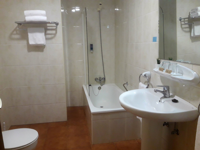 Bathroom 5, Hotel Miramar, Las Palmas