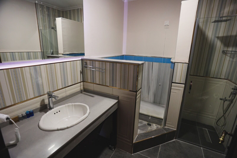 Bathroom 5, OTANTİK CLUB HOTEL & SPA, Nilüfer