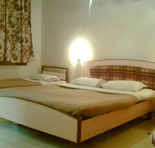 Bedroom 5, Regal hotel Matheran, Raigarh