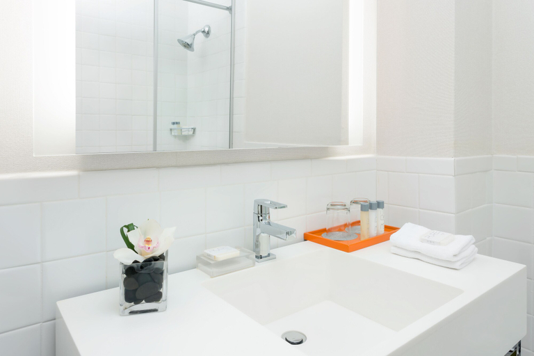 Bathroom 5, Stewart Hotel, New York