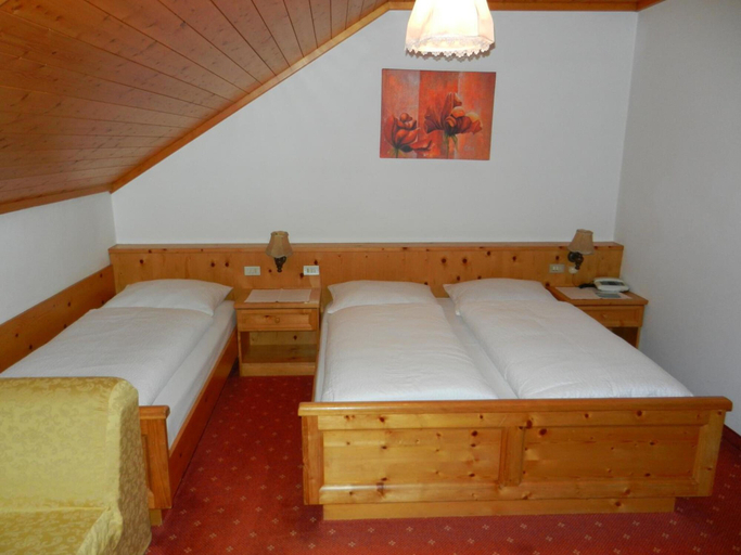 Bedroom 2, Albergo Gader, Bolzano