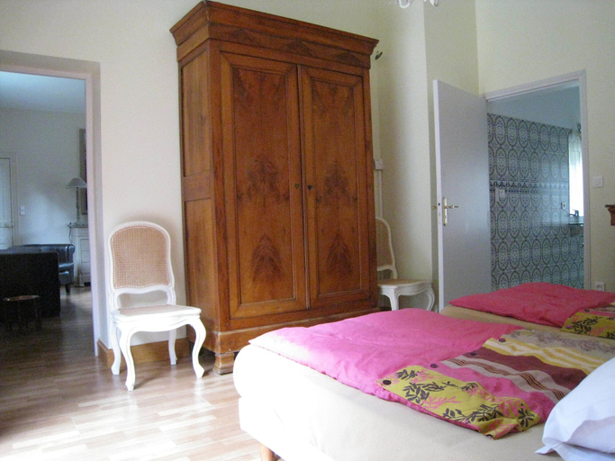 Bedroom 3, Gites - Château d'Omiecourt, Somme