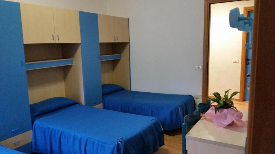 Bedroom 3, Bella Italia & Efa Village, Udine