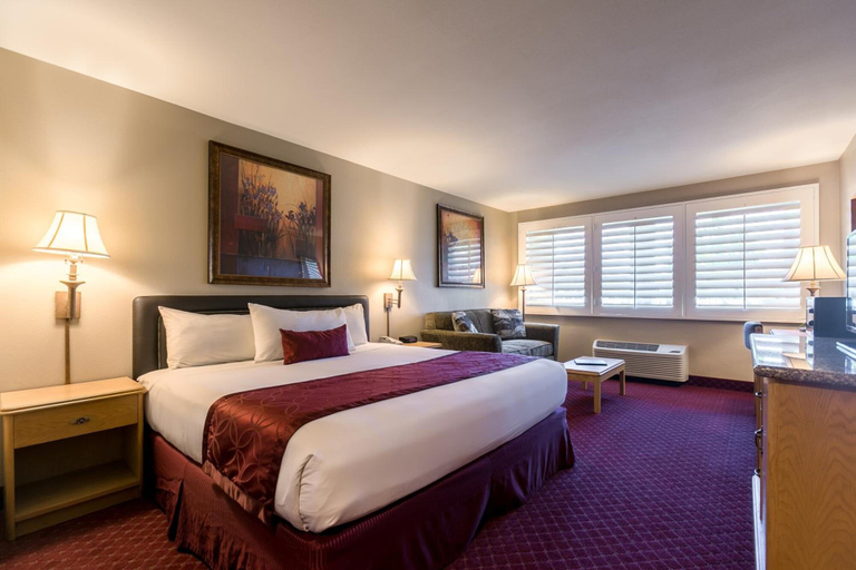 Bedroom 2, Grand Vista Hotel, Ventura