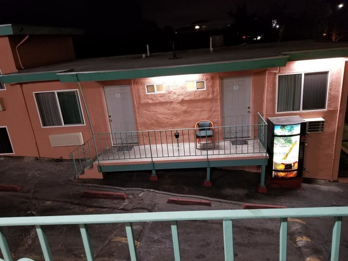 Others 5, Travis Lodge Motel 16, Alameda