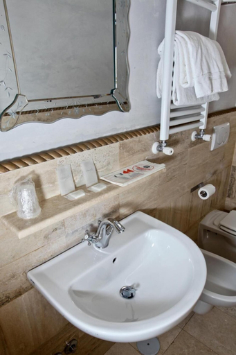 Bathroom 4, Hotel Nardizzi Americana, Rome