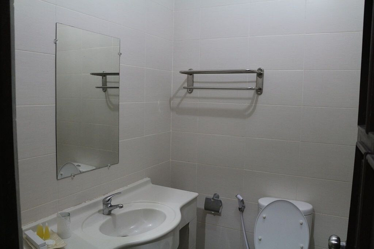 Bathroom 5, Serayu Hotel Timika, Mimika