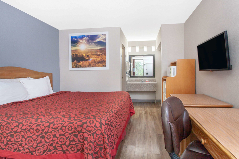 Bedroom 3, Days Inn by Wyndham Clinton / Laurens I-26, Laurens