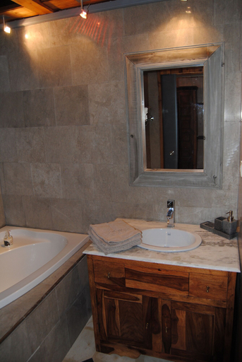 Bathroom 5, Château de Mazières, Indre