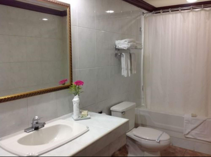 Bathroom 4, Florencia Plaza Hotel, Distrito Central