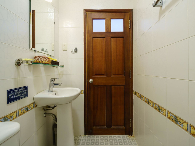 Bathroom 4, Hong Han Hotel, District 1