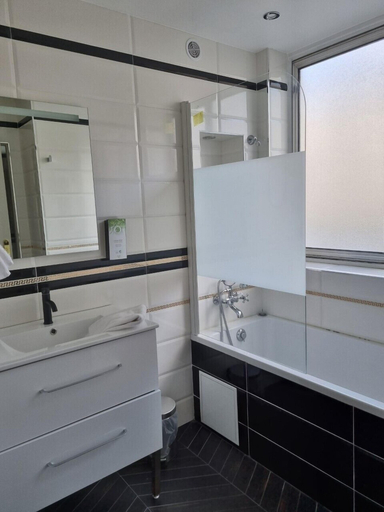 Bathroom 3, Hôtel d’Angleterre Rouen Centre, Seine-Maritime