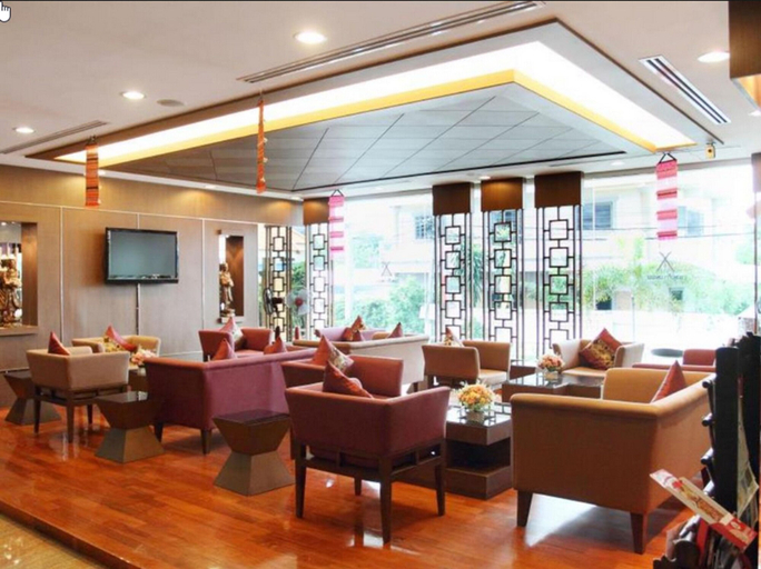 Food & Drinks 5, Noppakao Place, Muang Chiang Mai