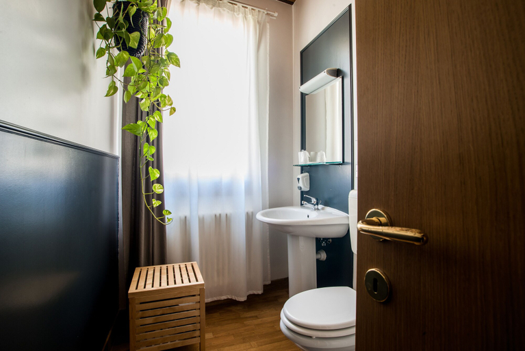 Bathroom 5, Castelmenardo39, Treviso
