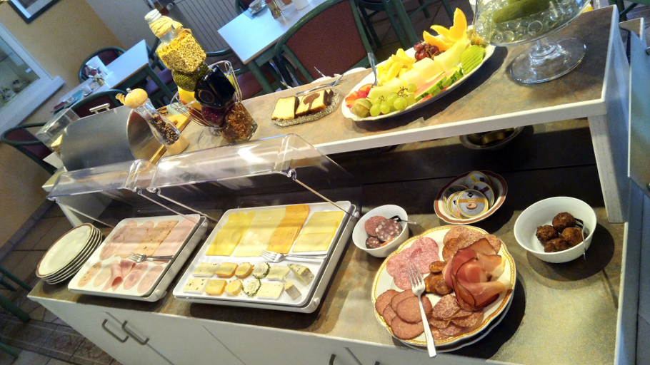 Food & Drinks 5, Haus am Kurpark, Hof