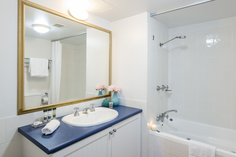 Bathroom 4, Oaks Gold Coast Calypso Plaza Suites, Gold Coast