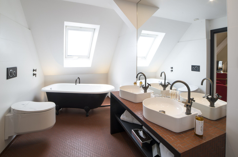 Bathroom 4, Hotel Hannong, Bas-Rhin