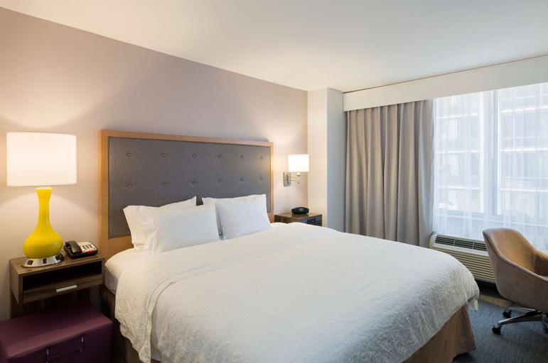 Bedroom 3, Hampton Inn Manhattan/Times Square South, New York